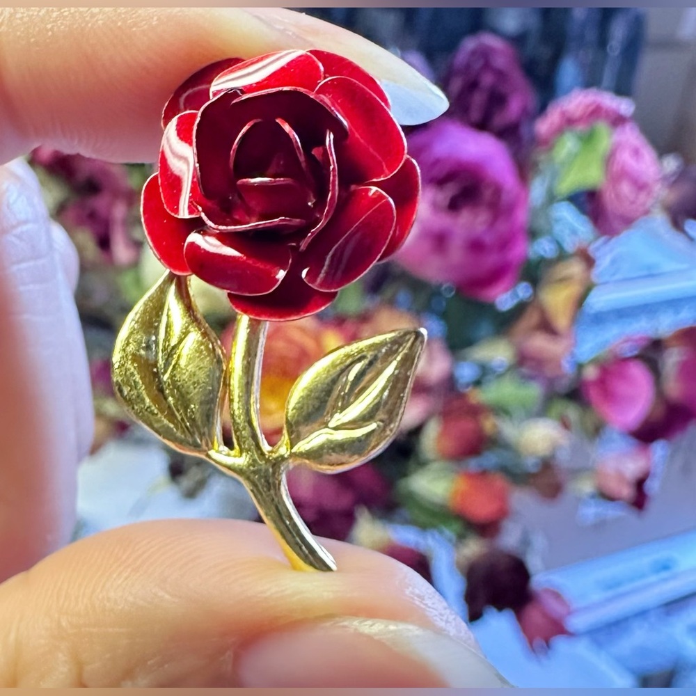 Red Rose Gold Tone Pin